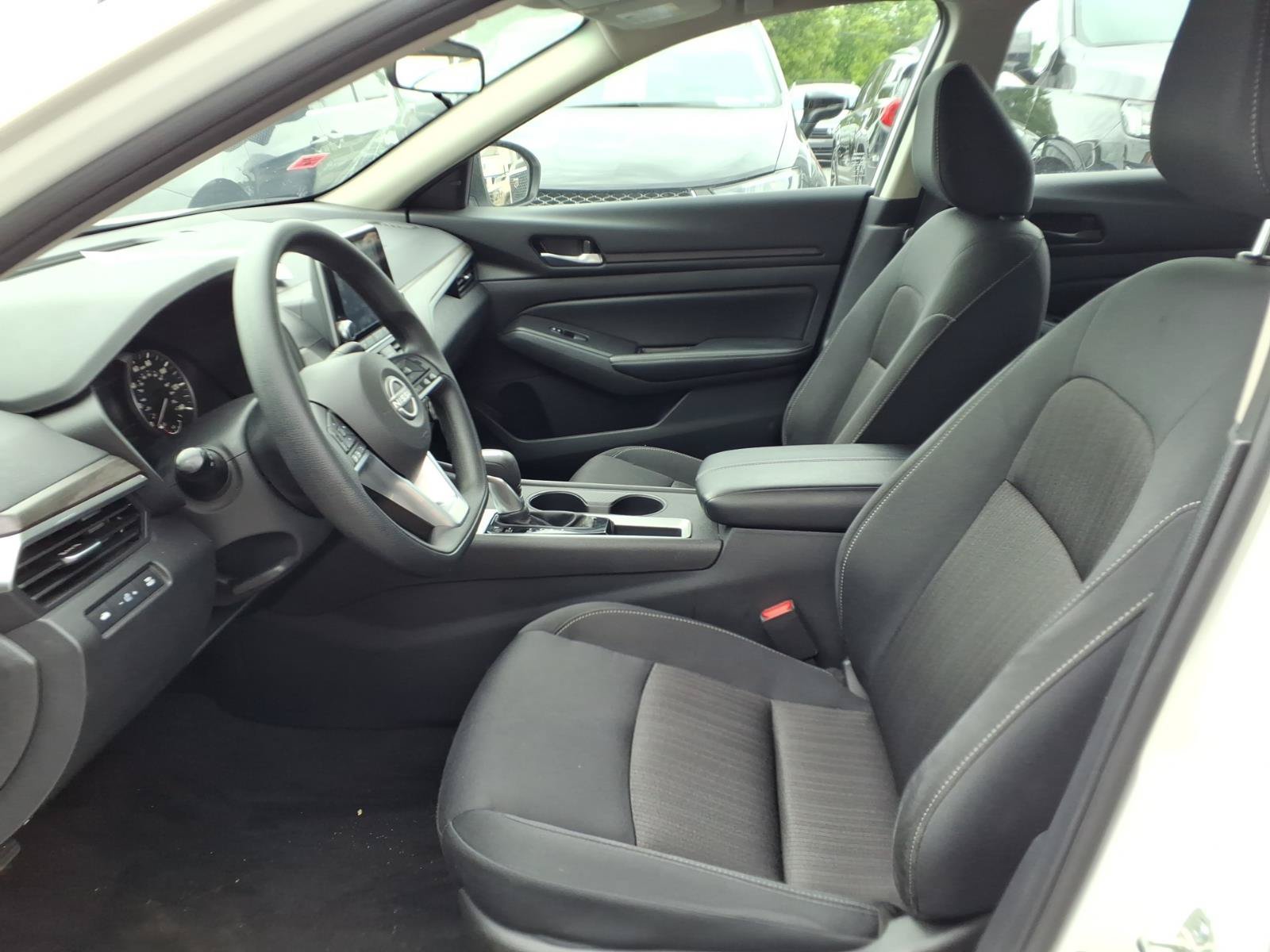 Used 2025 Nissan Altima 2.5 SV FWD image 25