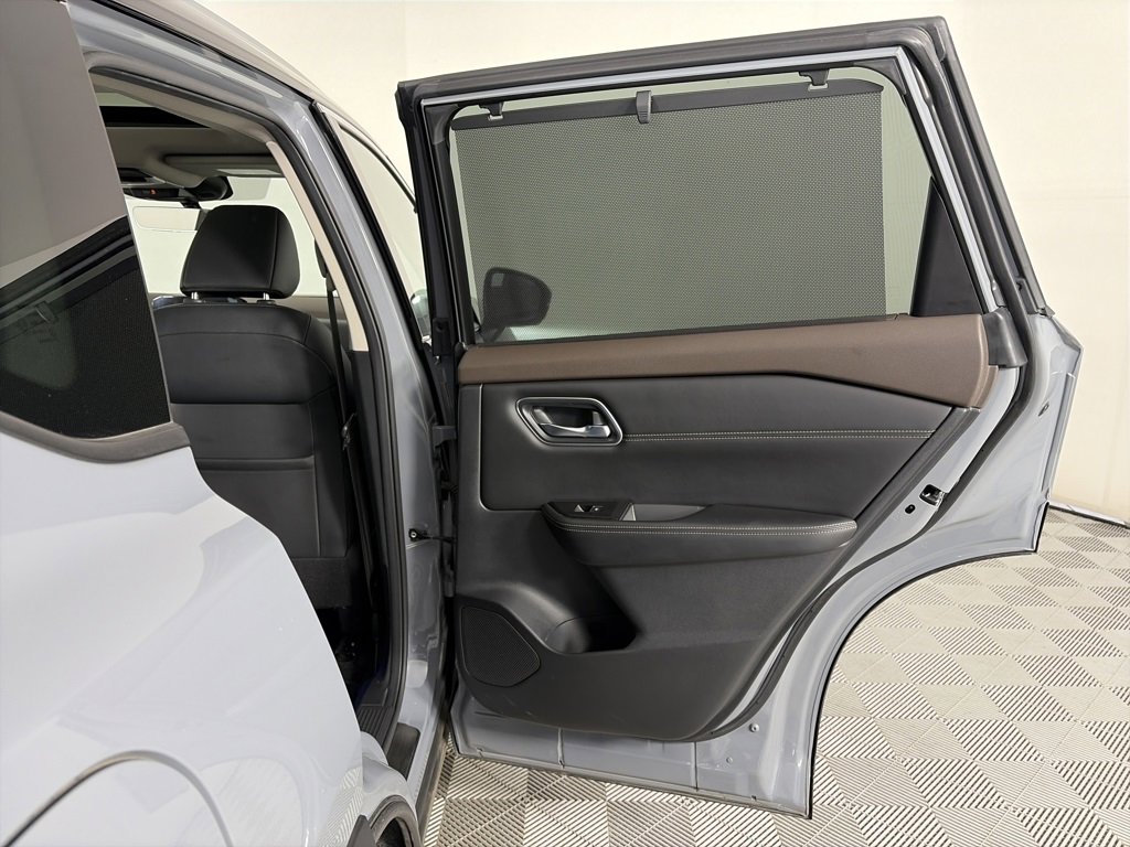 Used 2022 Nissan Rogue Platinum w/ Head-Up Display Package image 27