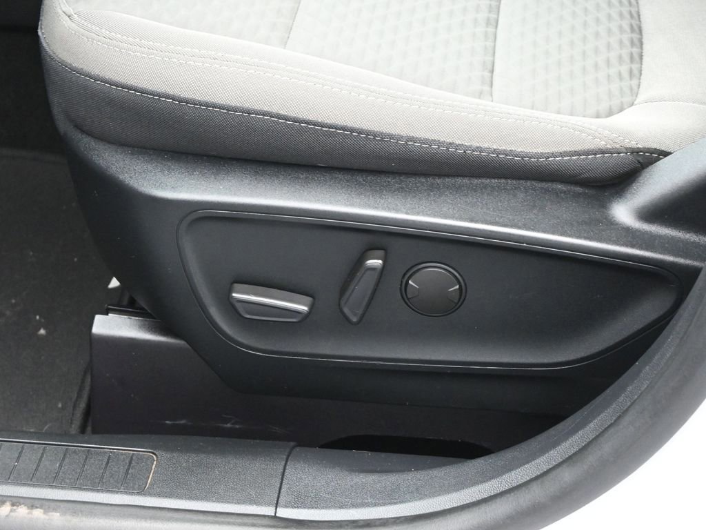 Certified 2020 Ford Escape SE image 38