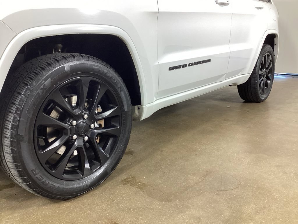 Used 2018 Jeep Grand Cherokee Altitude AWD/4WD image 2