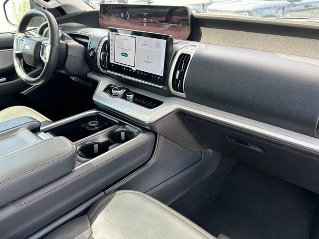 Certified 2025 Ford Expedition Active AWD/4WD image 8