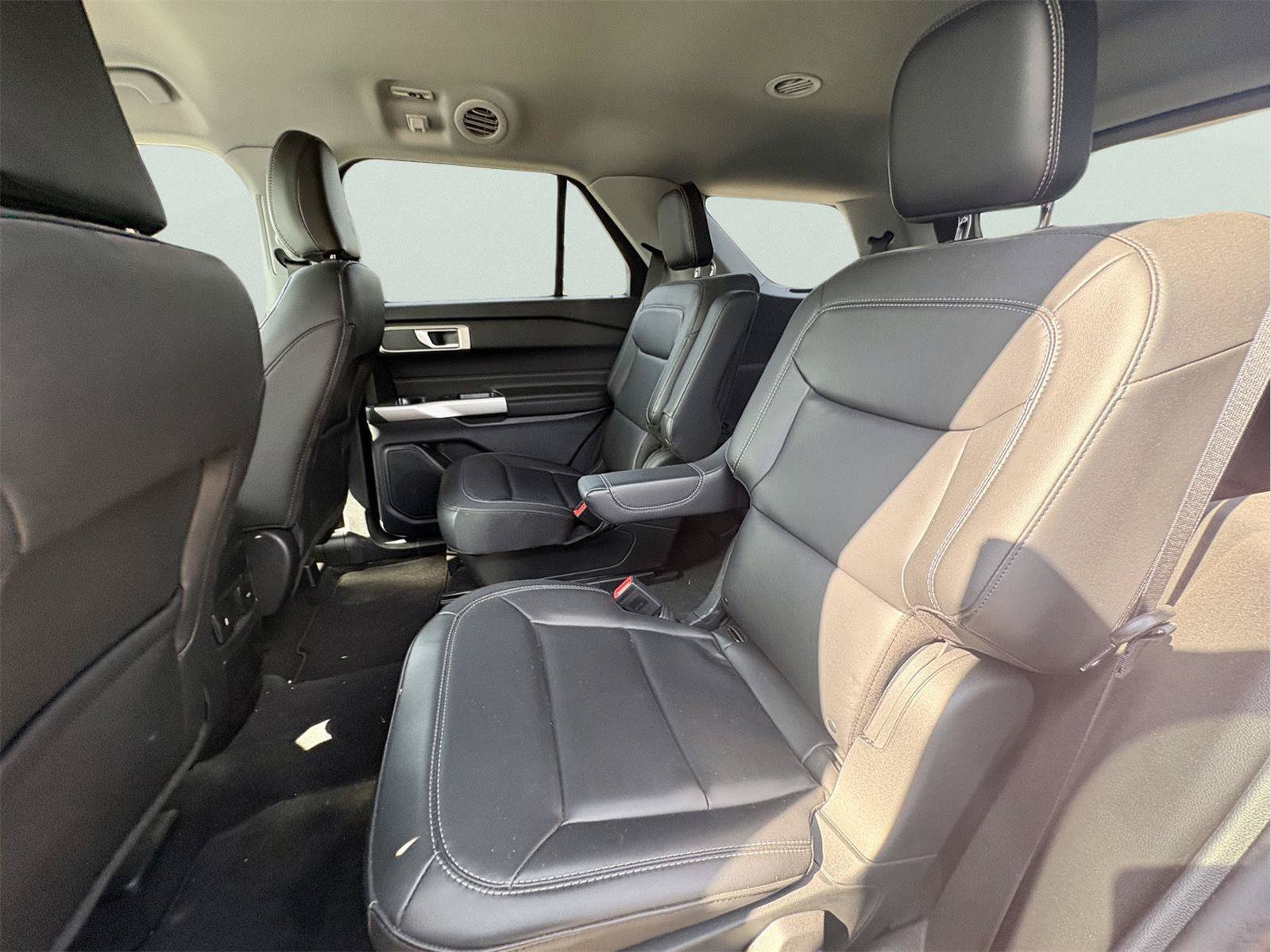Certified 2023 Ford Explorer XLT w/ Equipment Group 202A RWD image 9