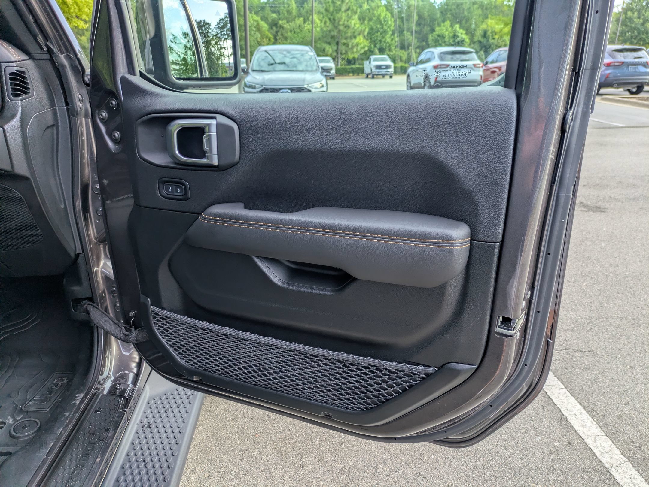 Used 2021 Jeep Wrangler Unlimited Sahara AWD/4WD image 38