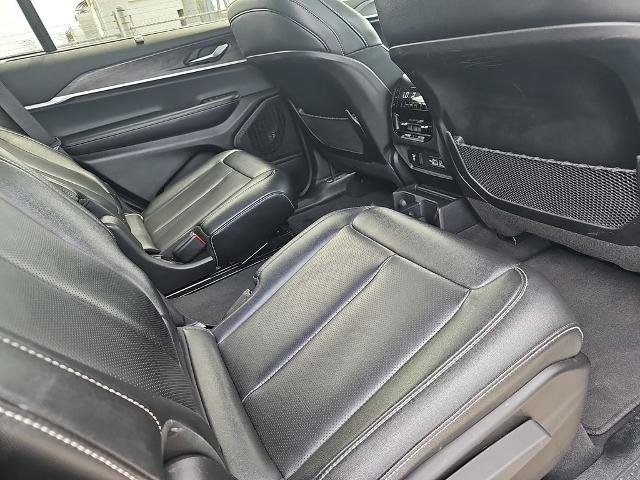 Used 2024 Jeep Grand Cherokee L Limited w/ Luxury Tech Group II AWD/4WD image 11