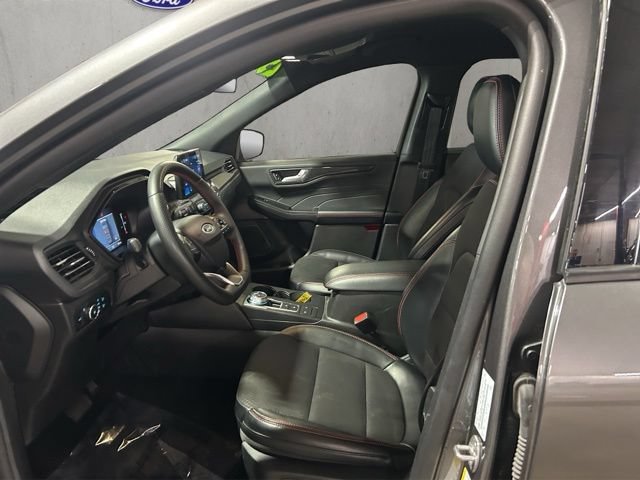 Certified 2025 Ford Escape ST-Line Select AWD/4WD image 10