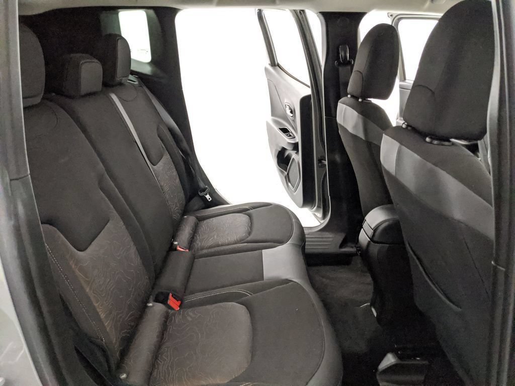 Used 2023 Jeep Renegade Latitude AWD/4WD image 20