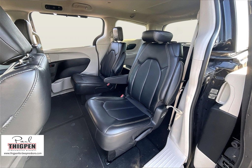 Used 2024 Chrysler Pacifica Touring-L image 25
