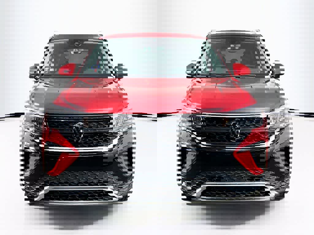 Used 2023 Volkswagen Taos SE w/ Panoramic Sunroof Package image 6