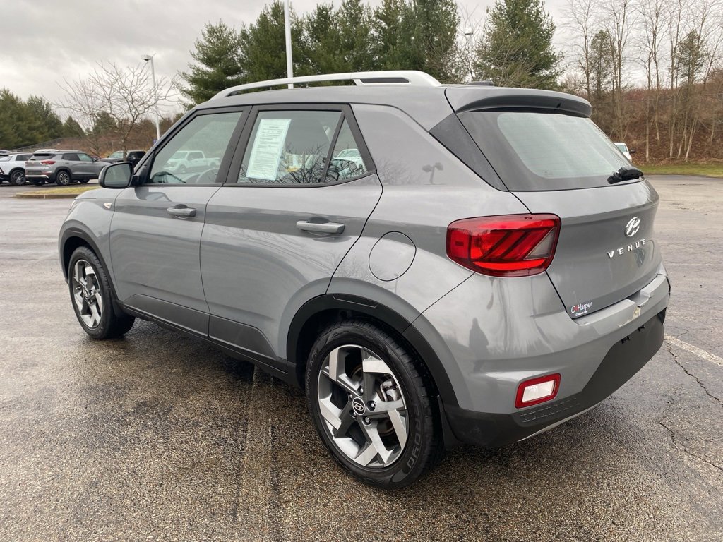 Used 2023 Hyundai Venue SEL image 3