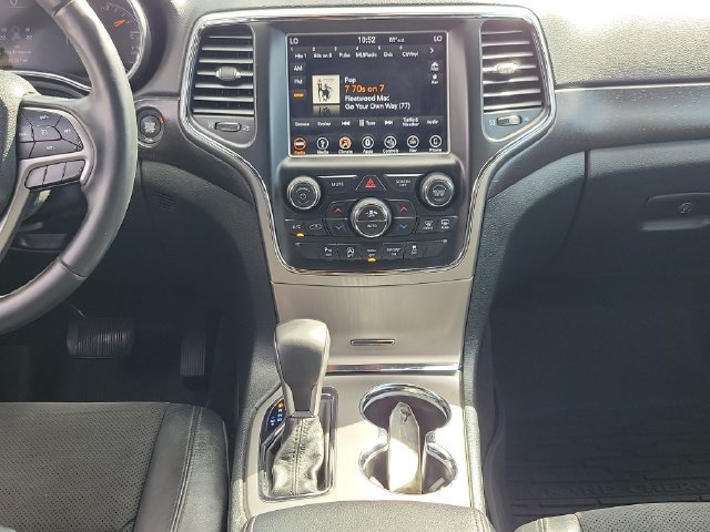 Used 2018 Jeep Grand Cherokee Laredo RWD image 21