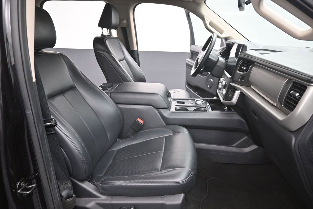 Certified 2024 Ford Expedition XLT RWD image 27