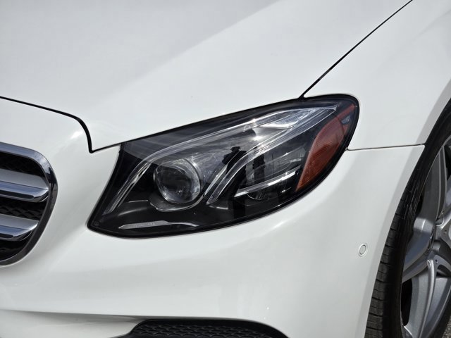 Used 2018 Mercedes-Benz E 300 4MATIC w/ Premium 2 Package image 8