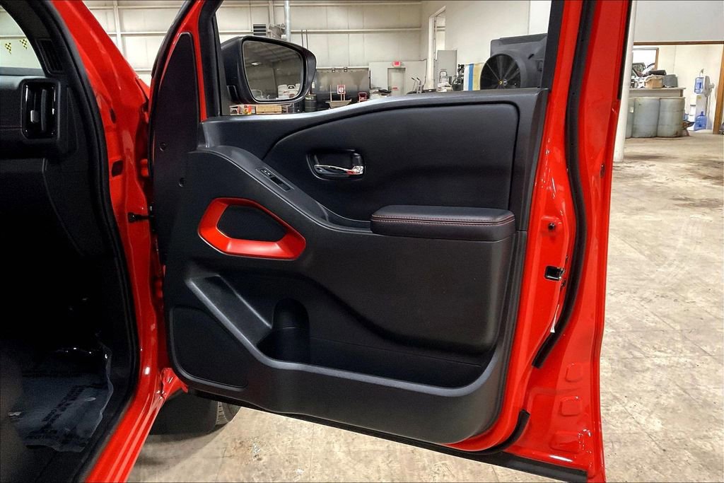Used 2025 Nissan Frontier PRO-4X w/ Pro Convenience Package image 22