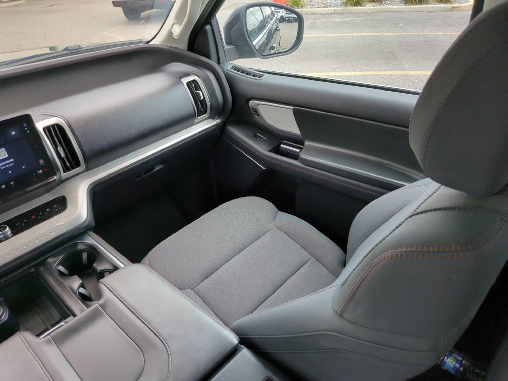 Certified 2025 Ford Expedition Active AWD/4WD image 20