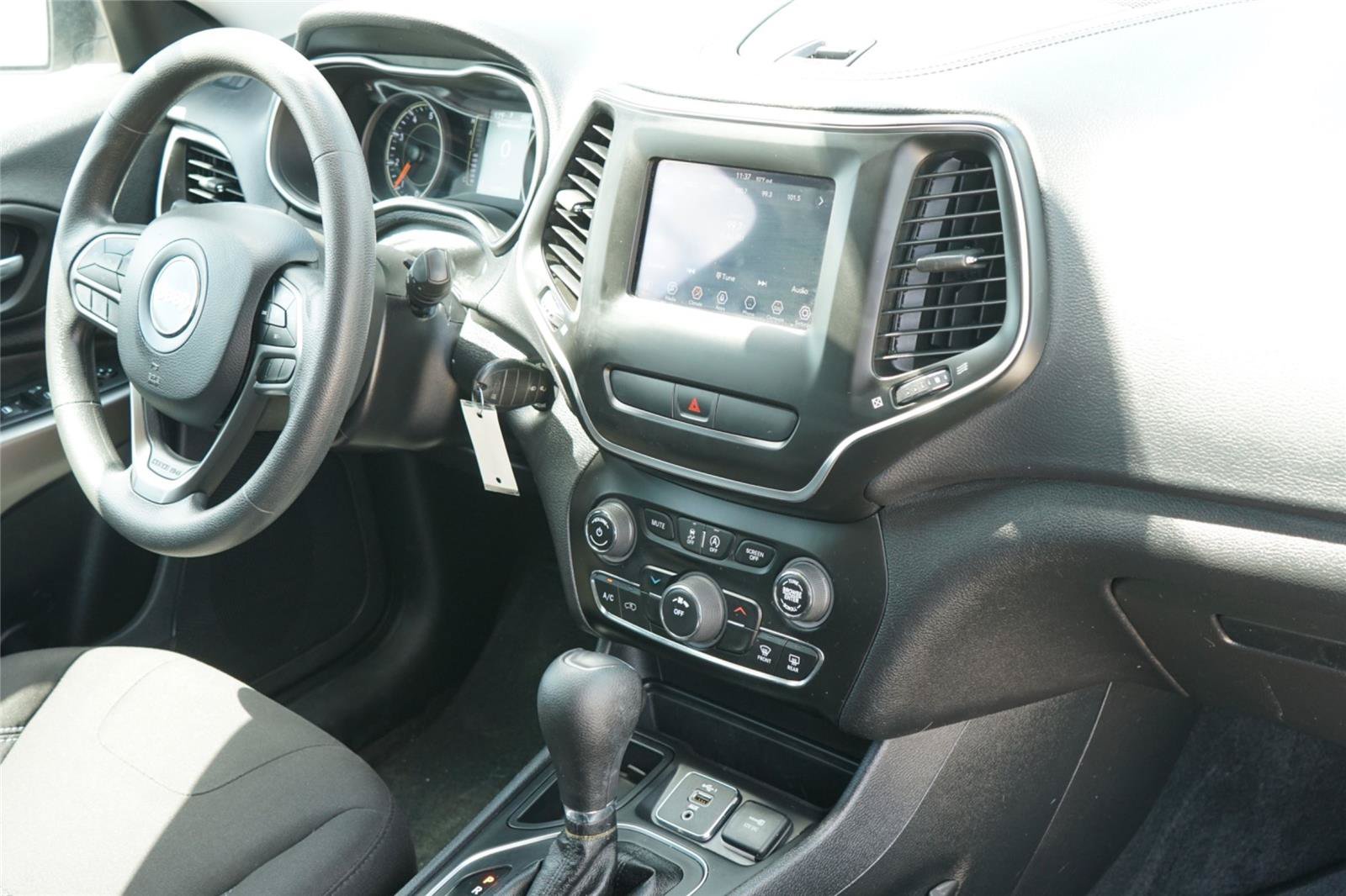 Used 2020 Jeep Cherokee Latitude FWD image 26