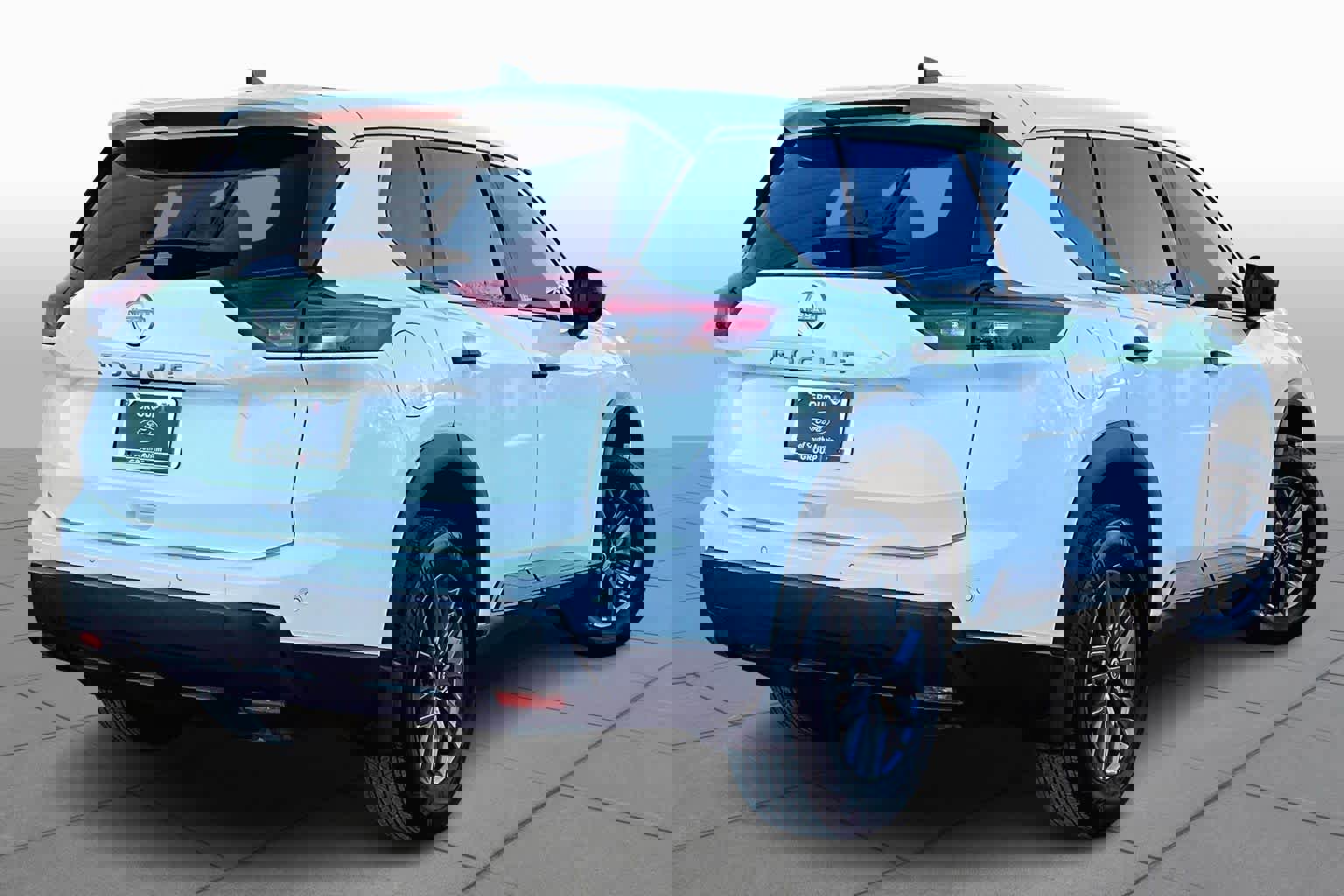 Used 2024 Nissan Rogue S image 3