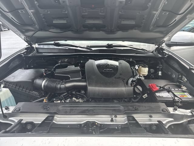 Used 2020 Toyota Tacoma TRD Sport w/ Technology Package AWD/4WD image 24