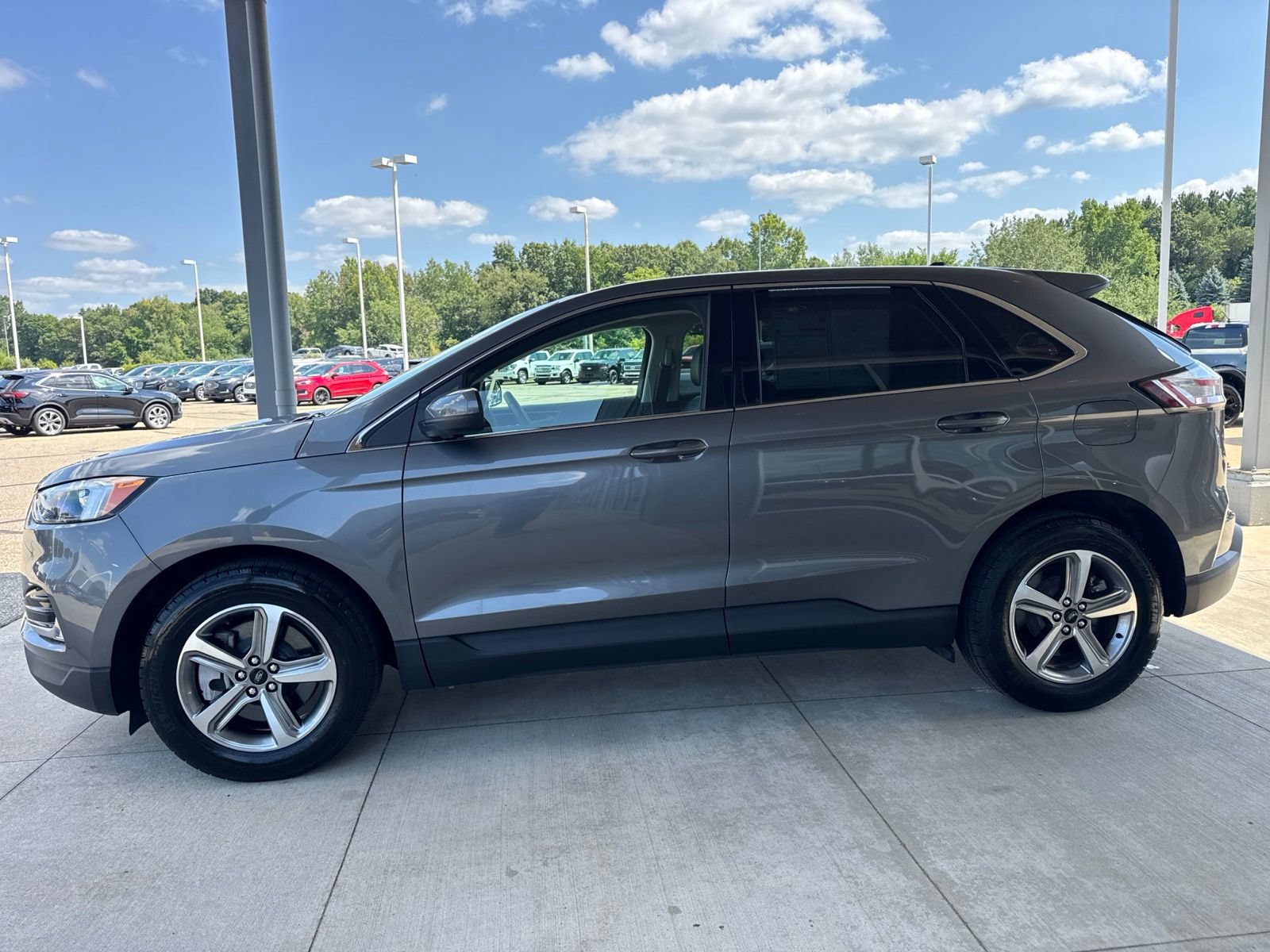 Certified 2024 Ford Edge SEL w/ Convenience Package AWD/4WD image 4