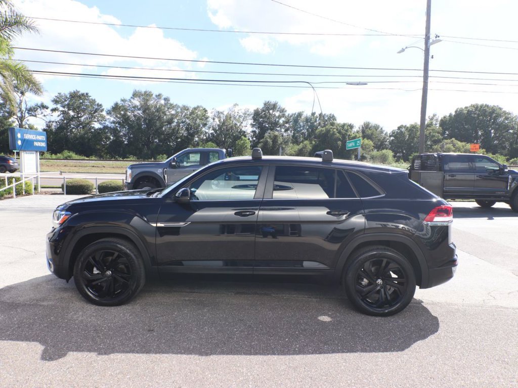 Used 2023 Volkswagen Atlas Cross Sport SE w/ Panoramic Sunroof Package FWD image 8