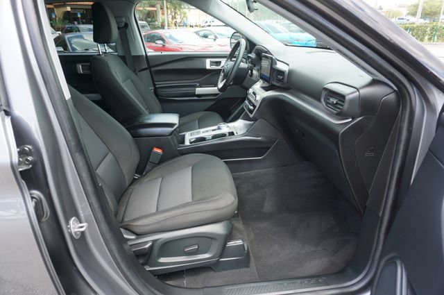 Certified 2023 Ford Explorer XLT RWD image 3