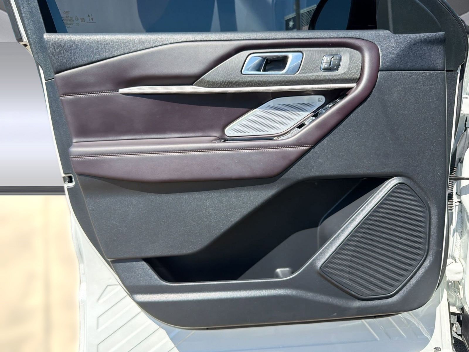 Certified 2025 Ford Explorer Platinum RWD image 12