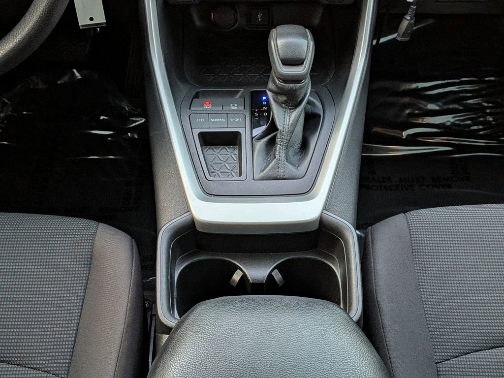 Used 2021 Toyota RAV4 LE image 19