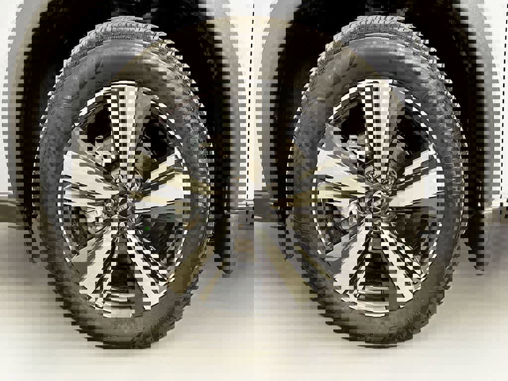 Used 2024 Nissan Rogue SL image 8