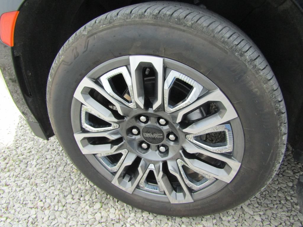 Used 2024 GMC Yukon Denali Ultimate AWD/4WD image 38