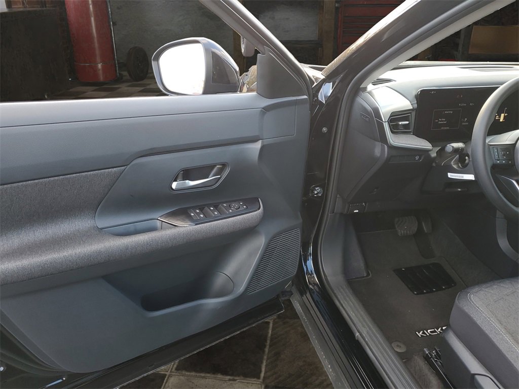Used 2025 Nissan Kicks SV image 41