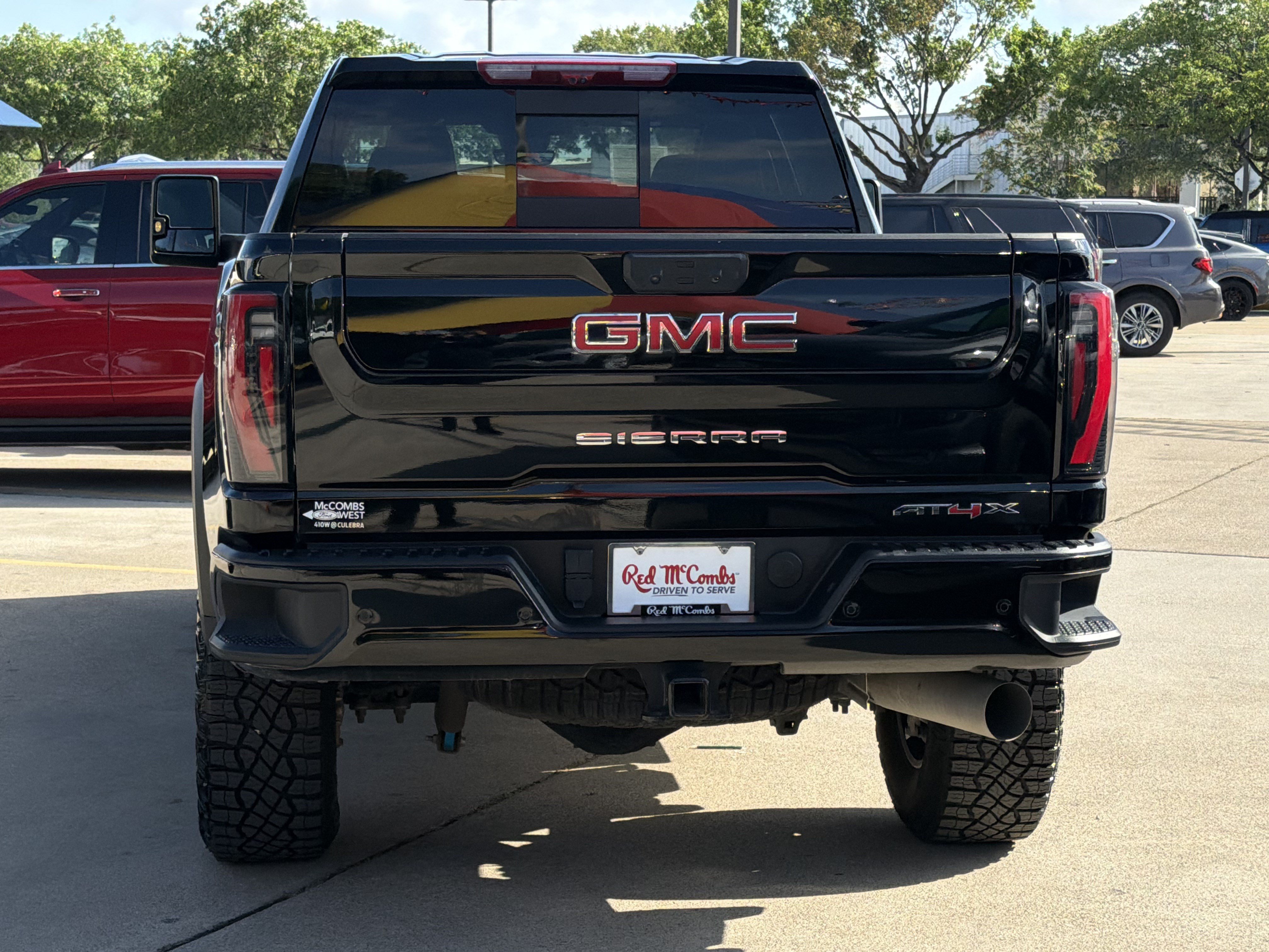 Used 2025 GMC Sierra 2500 AT4X AWD/4WD image 9