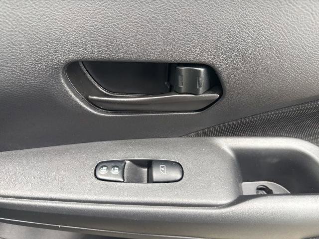 Used 2021 Nissan Kicks S image 33