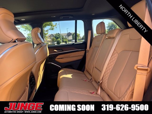 Used 2024 Jeep Grand Cherokee Summit AWD/4WD image 22