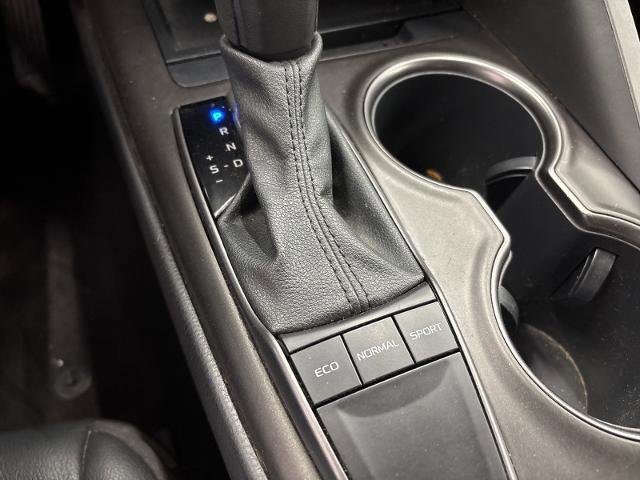 Used 2022 Toyota Camry SE image 15