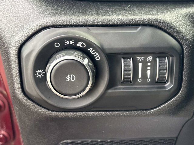 Used 2021 Jeep Wrangler Unlimited Sahara AWD/4WD image 26