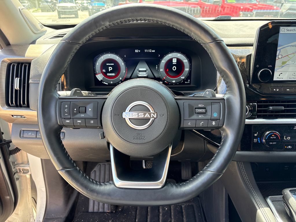 Used 2024 Nissan Pathfinder Platinum w/ Black Appearance Package FWD image 18