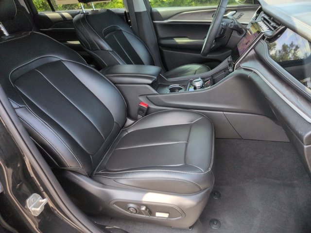 Used 2023 Jeep Grand Cherokee L Limited w/ Luxury Tech Group II AWD/4WD image 36
