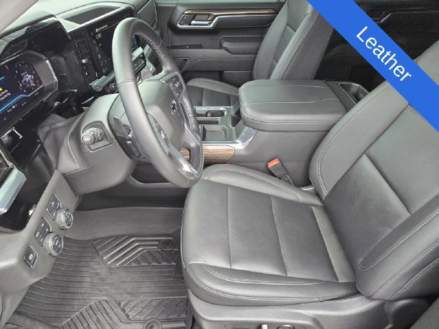 Used 2025 Chevrolet Silverado 1500 LT Trail Boss w/ Convenience Package II AWD/4WD image 12