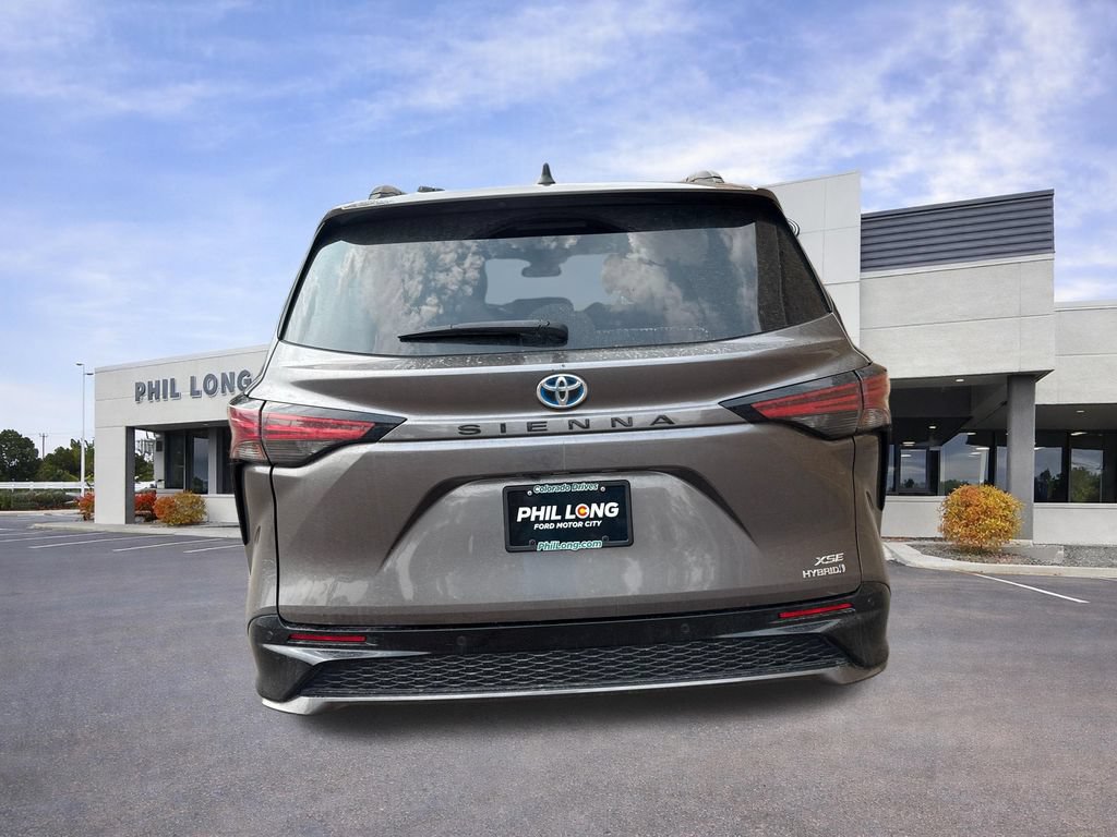 Used 2022 Toyota Sienna XSE w/ XSE Plus Package FWD image 8