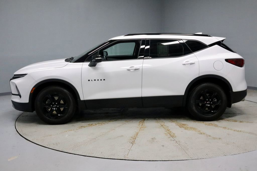 Used 2024 Chevrolet Blazer LT w/ Midnight/Sport Edition image 2