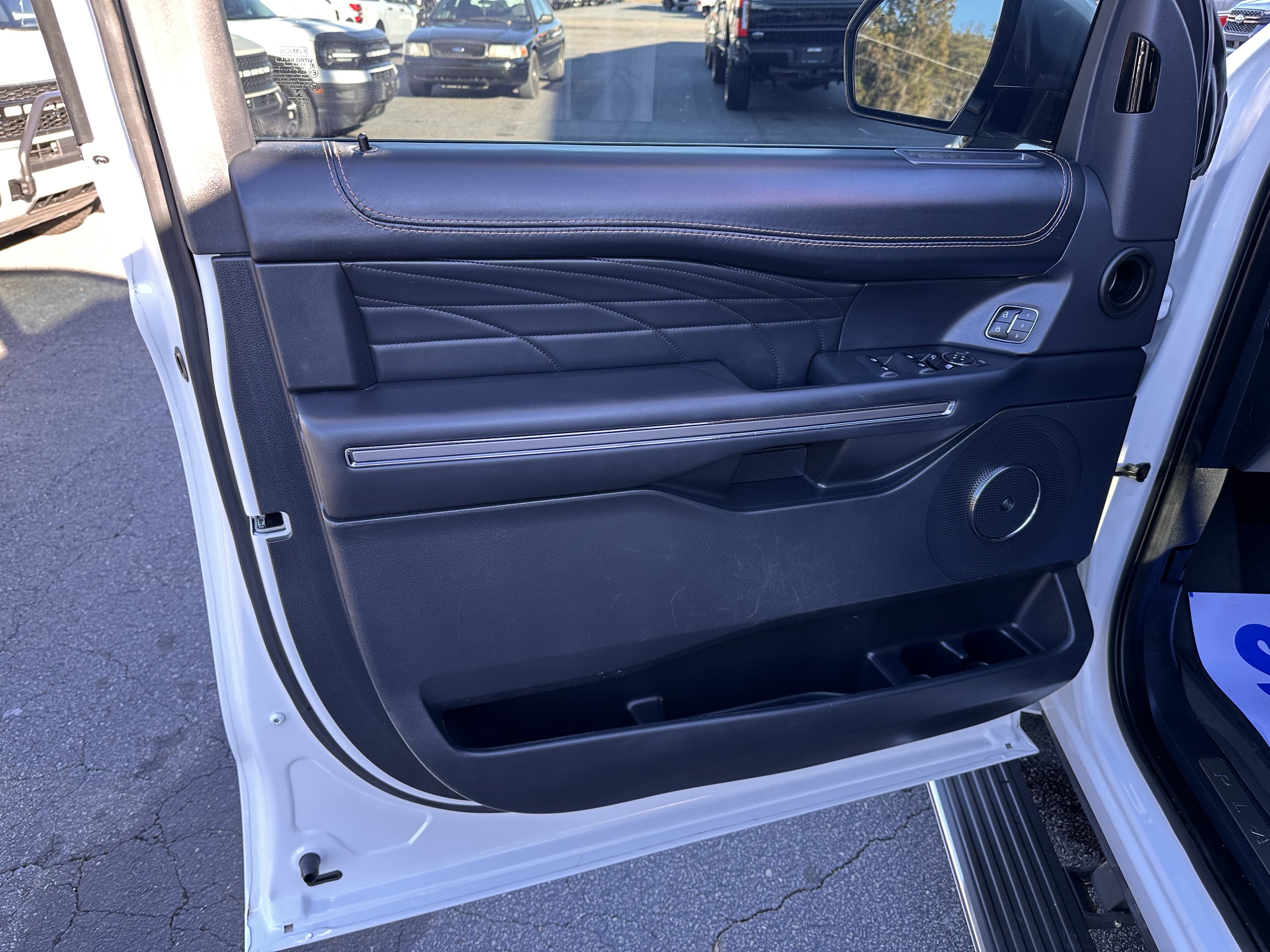 Certified 2022 Ford Expedition Max Platinum AWD/4WD image 9