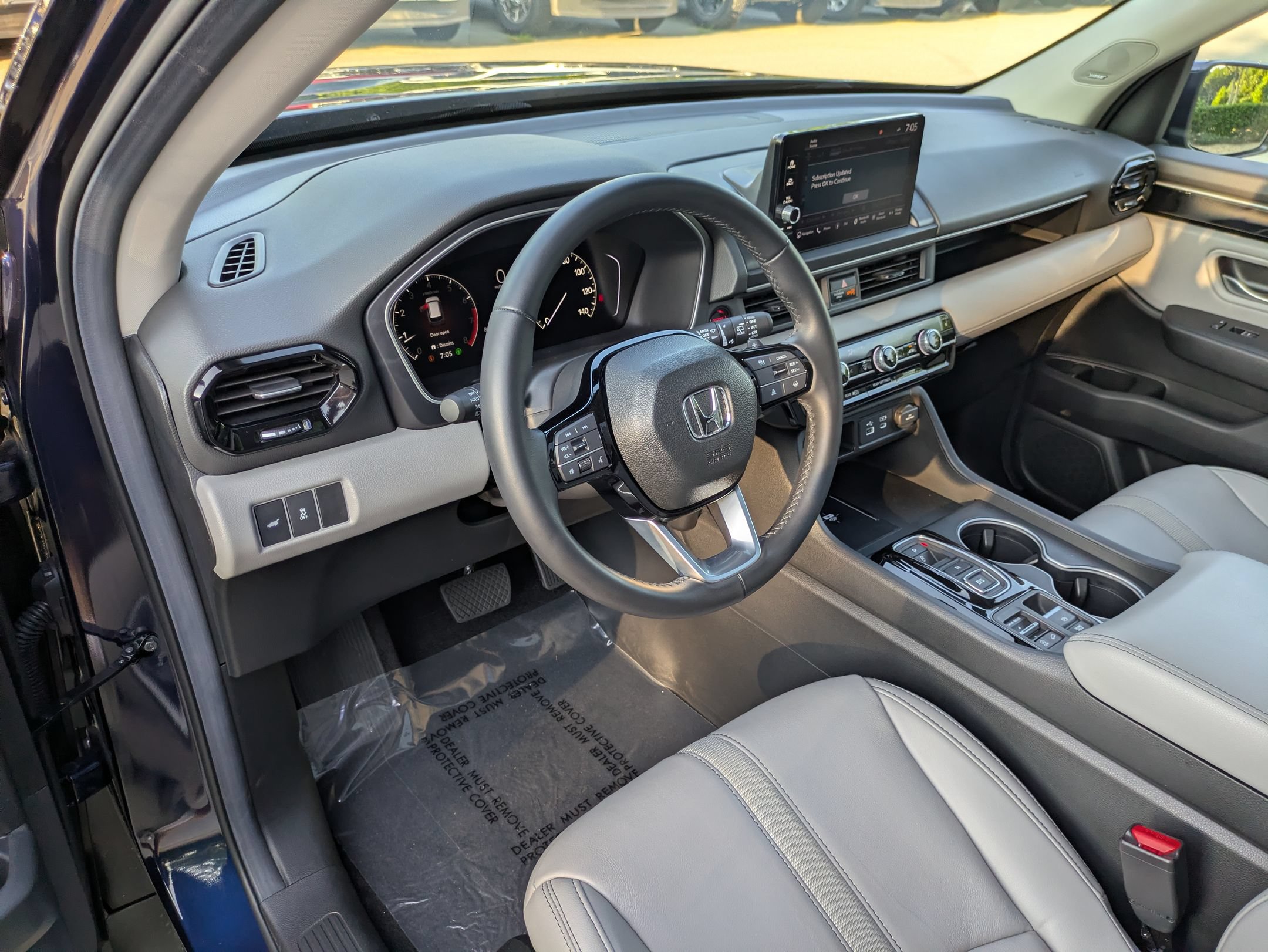 Used 2025 Honda Pilot Touring image 14