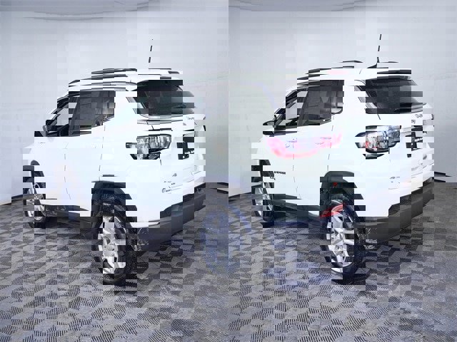 Used 2022 Jeep Compass Latitude w/ Convenience Group image 2