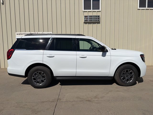 Certified 2025 Ford Expedition Active AWD/4WD image 1