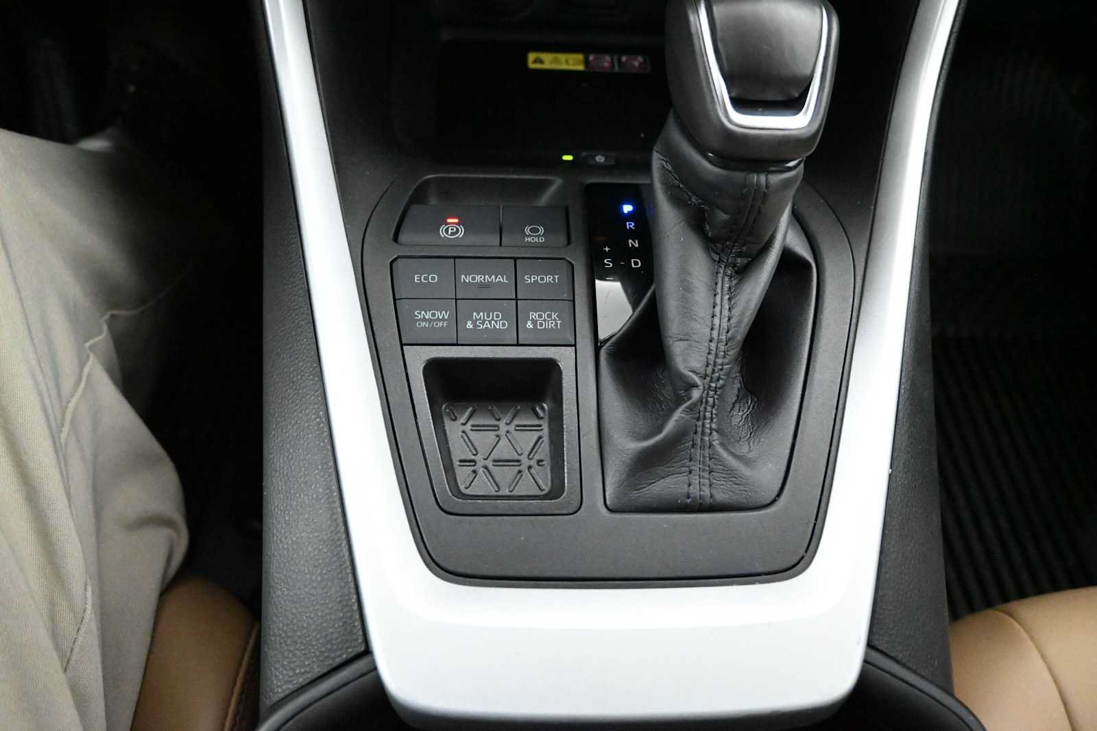 Used 2022 Toyota RAV4 XLE Premium AWD/4WD image 26