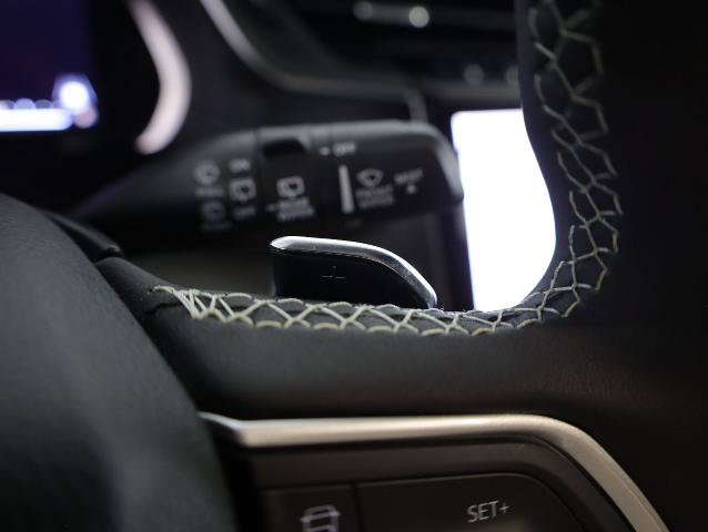Used 2023 Jeep Grand Cherokee L Limited w/ Black Appearance Package AWD/4WD image 19