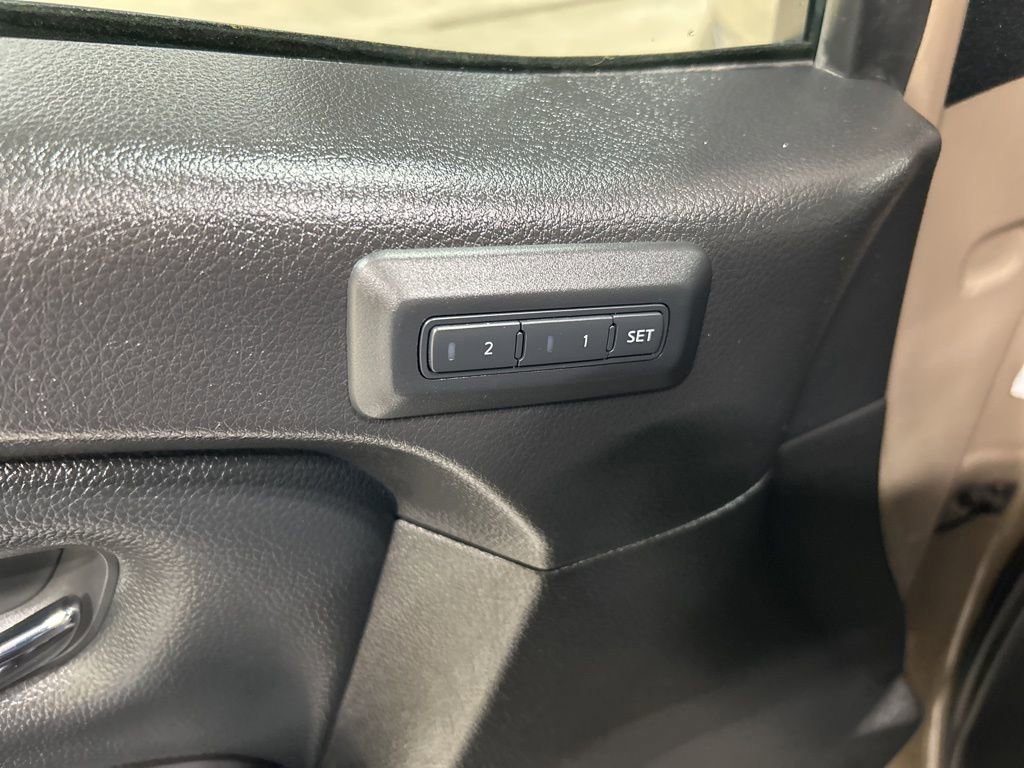 Used 2021 Nissan Titan PRO-4X w/ Pro-4x Convenience Package image 14