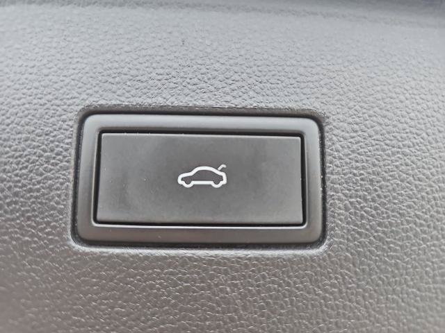 Used 2022 Volkswagen Atlas SEL R-Line AWD/4WD image 13