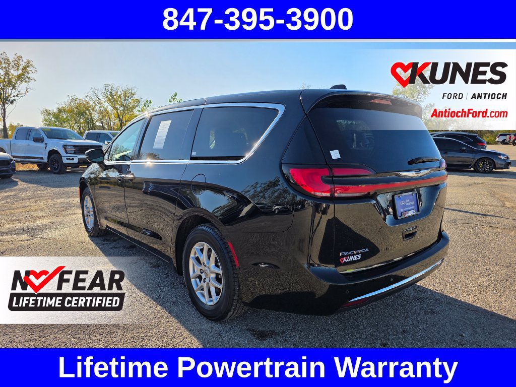 Used 2024 Chrysler Pacifica Touring-L FWD image 8