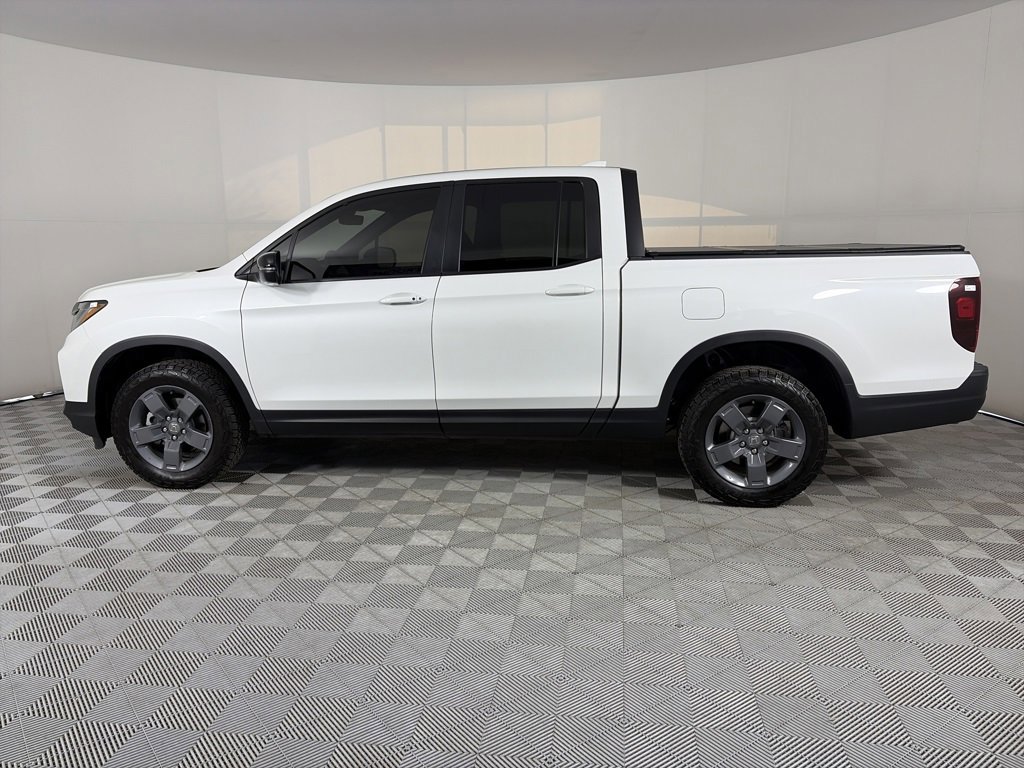 Used 2025 Honda Ridgeline TrailSport image 2