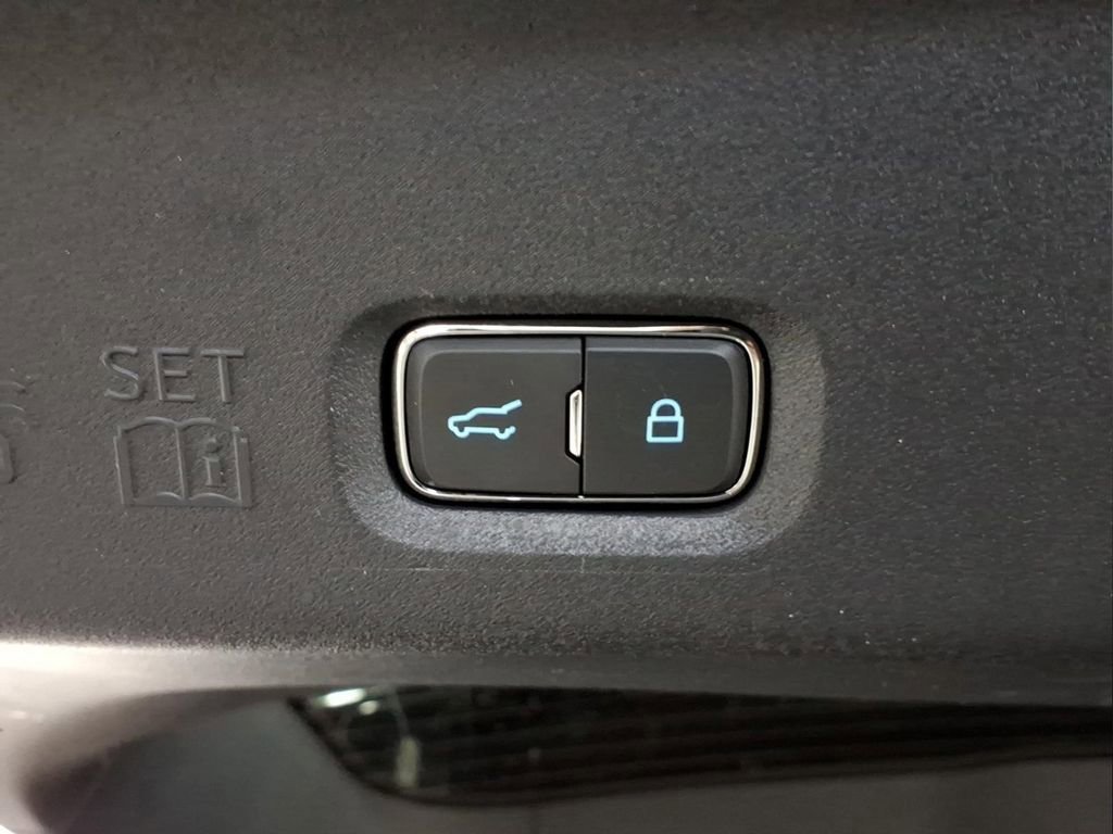 Certified 2025 Ford Expedition Active AWD/4WD image 32